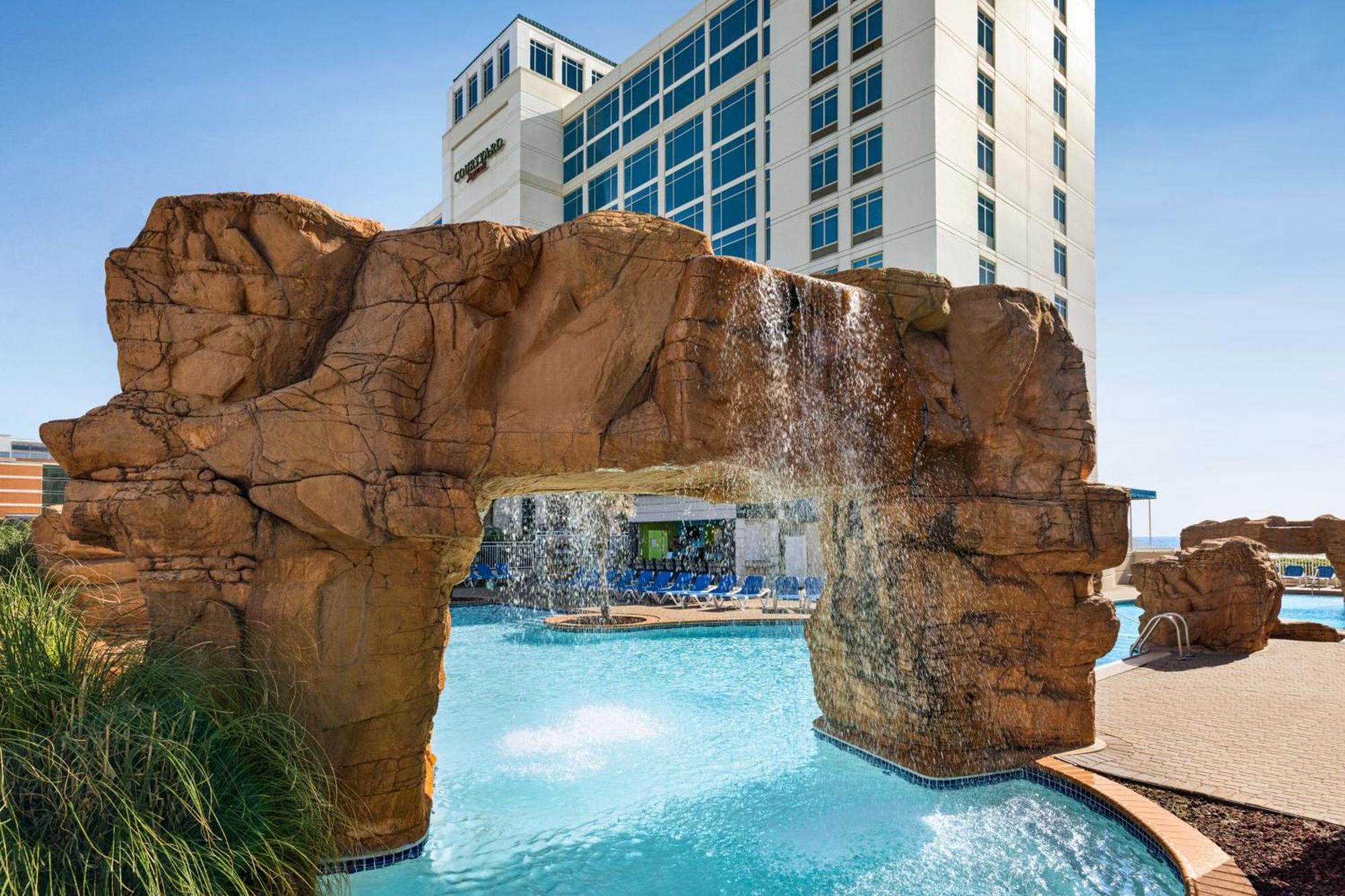 Courtyard Virginia Beach Oceanfront / North 37Th Street Hotell Exteriör bild