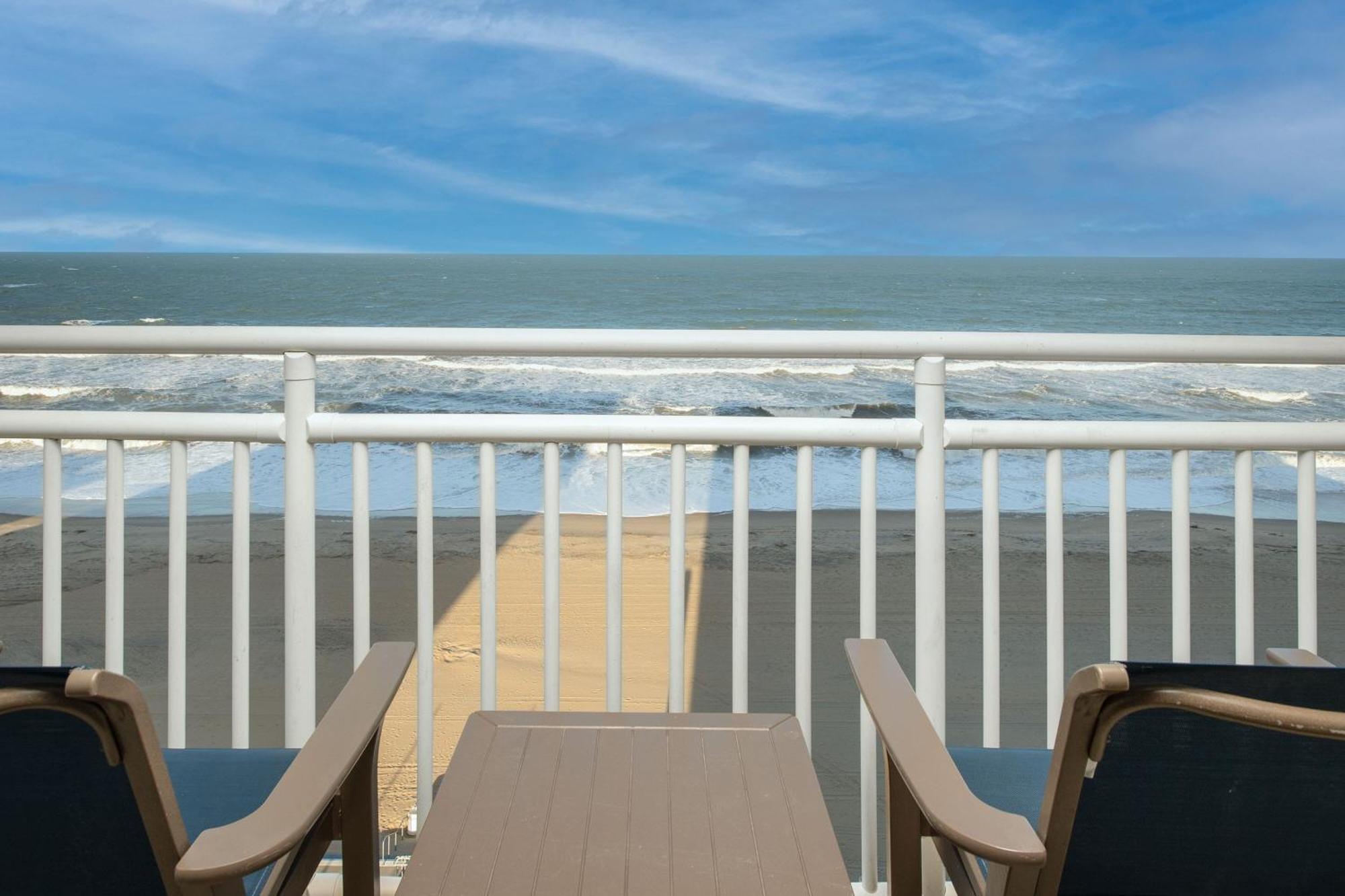 Courtyard Virginia Beach Oceanfront / North 37Th Street Hotell Exteriör bild