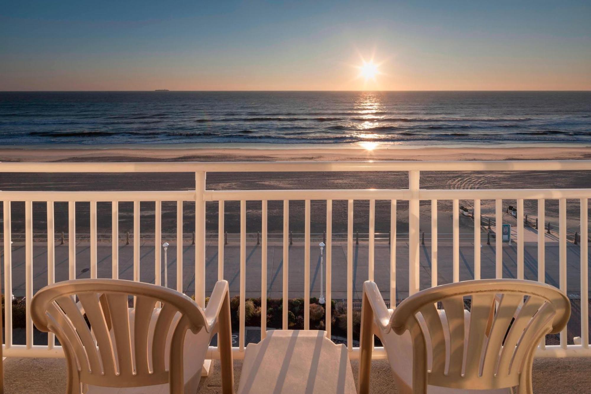 Courtyard Virginia Beach Oceanfront / North 37Th Street Hotell Exteriör bild