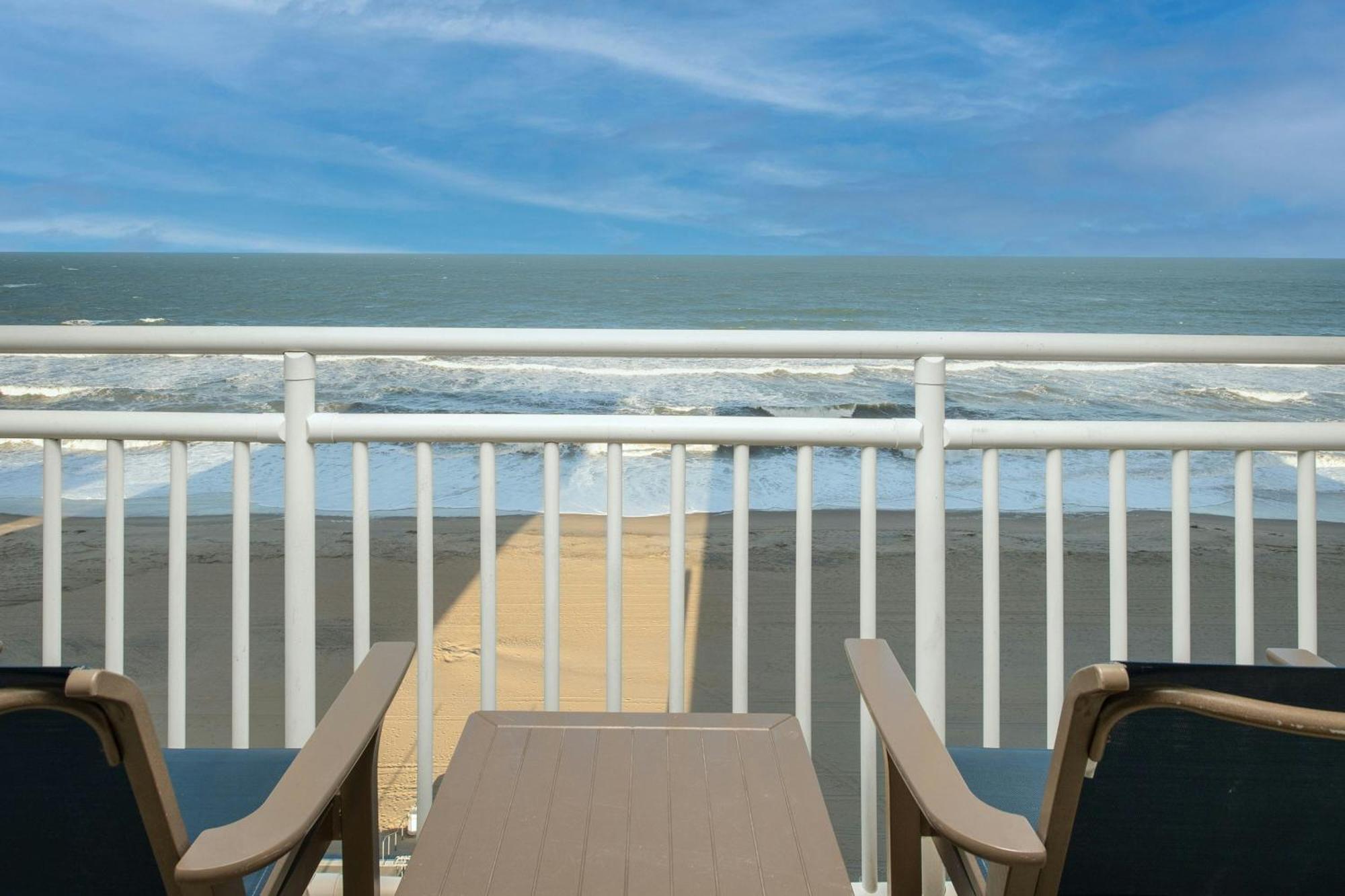 Courtyard Virginia Beach Oceanfront / North 37Th Street Hotell Exteriör bild